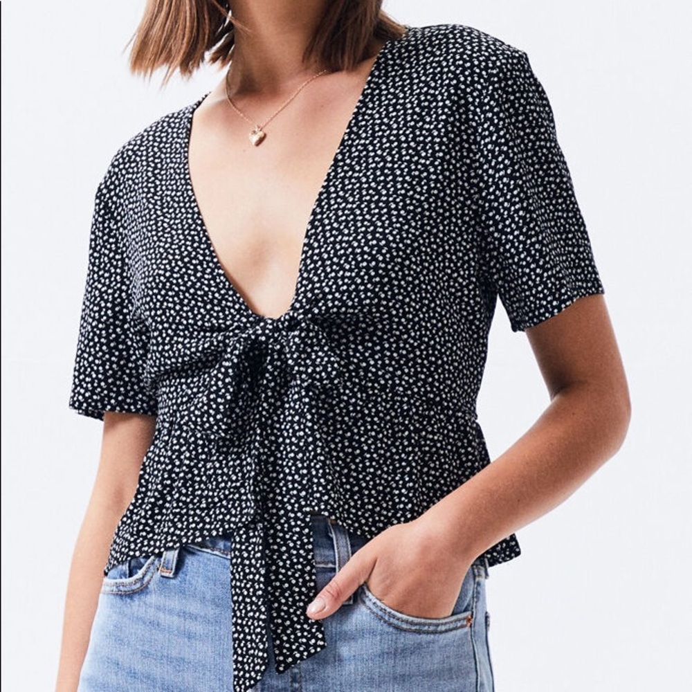 LA Hearts Short Sleeve Tie Front Top Floral